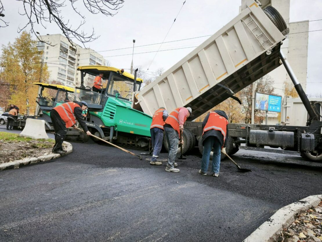 У Харкові проводяться дорожні роботи (фото)
