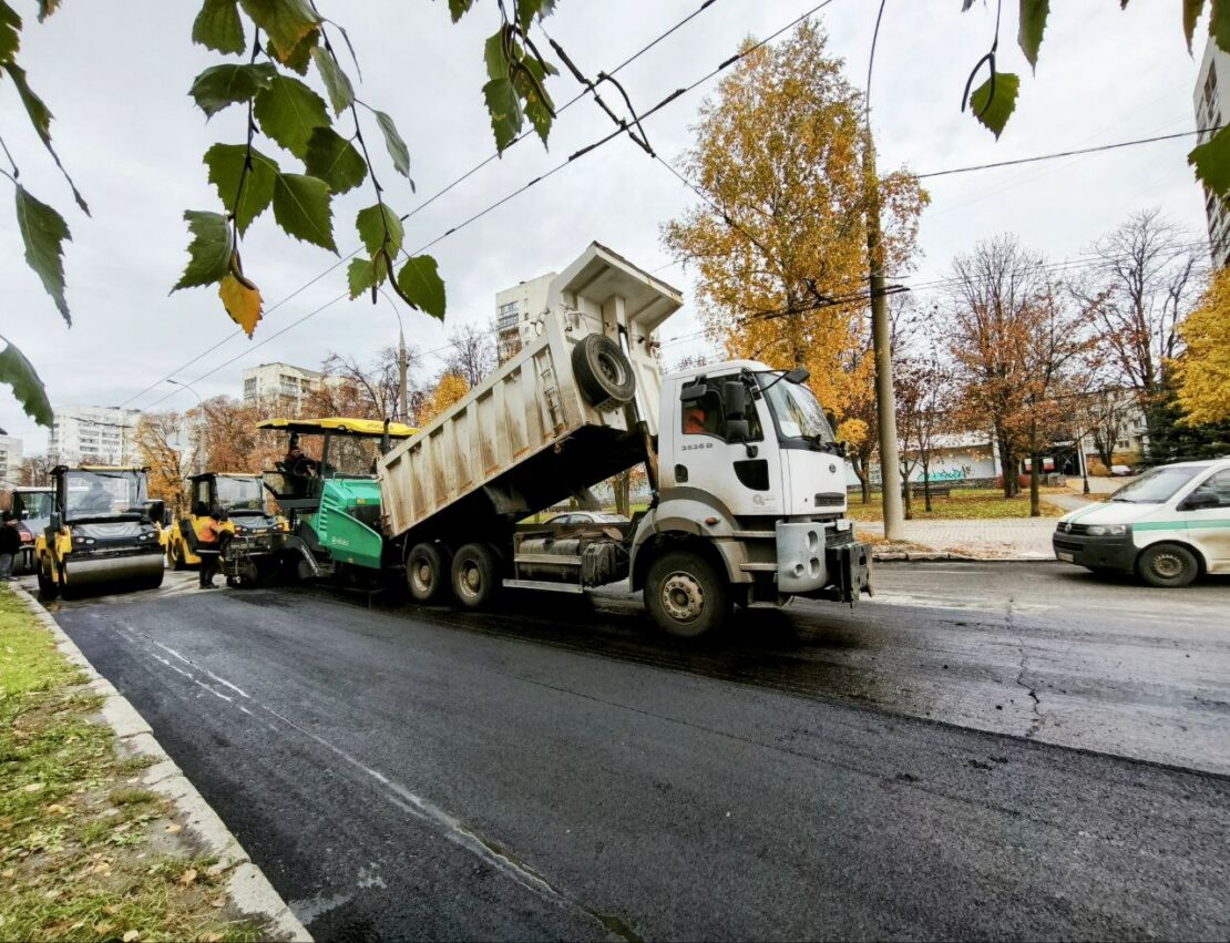 У Харкові проводяться дорожні роботи (фото)