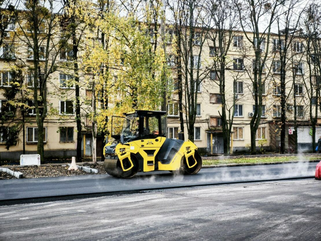 У Харкові проводяться дорожні роботи (фото)