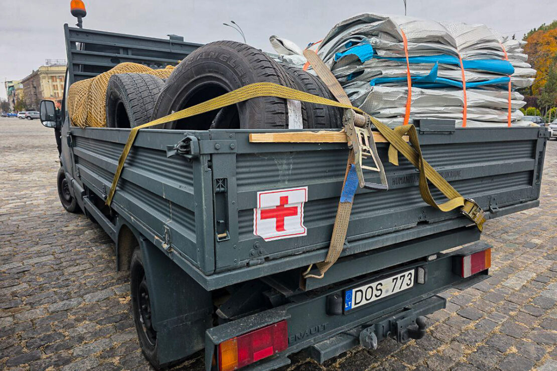 Волонтери з Литви передали автівки для Сил оборони України