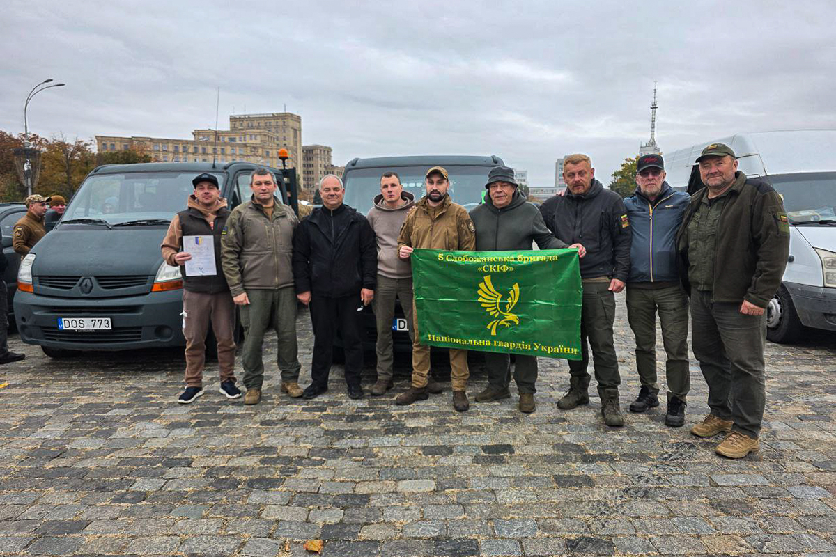 Волонтери з Литви передали автівки для Сил оборони України