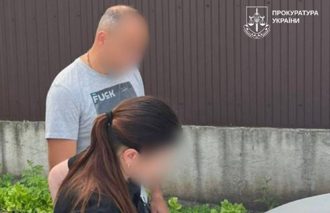 У Харкові поліцейський допомагав знятися з військового обліку