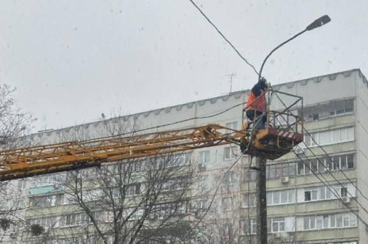 У Харкові відновлюють вуличне освітлення