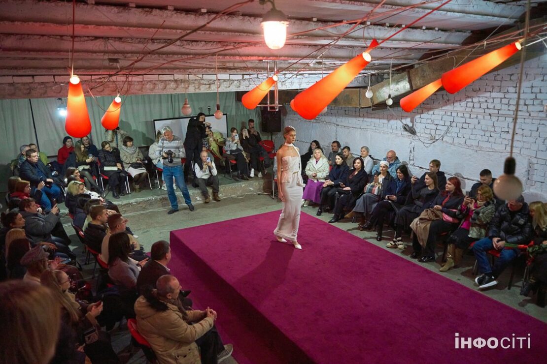 У Харкові пройшов фешн-показ, присвячений ювілею кафедри Дизайн тканин та одягу (фото)