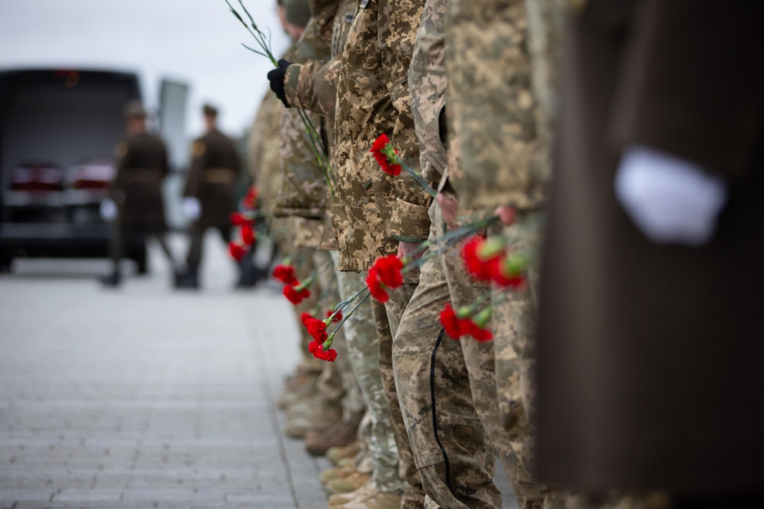 У Харкові вшанували 16 полеглих Захисників під час церемонії поховання