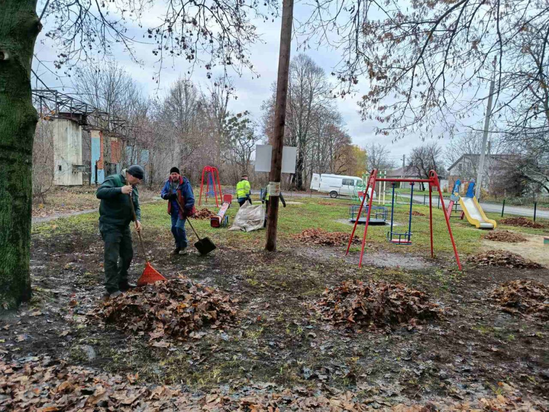Комунальники впорядковують вулиці у приватному секторі Харкова