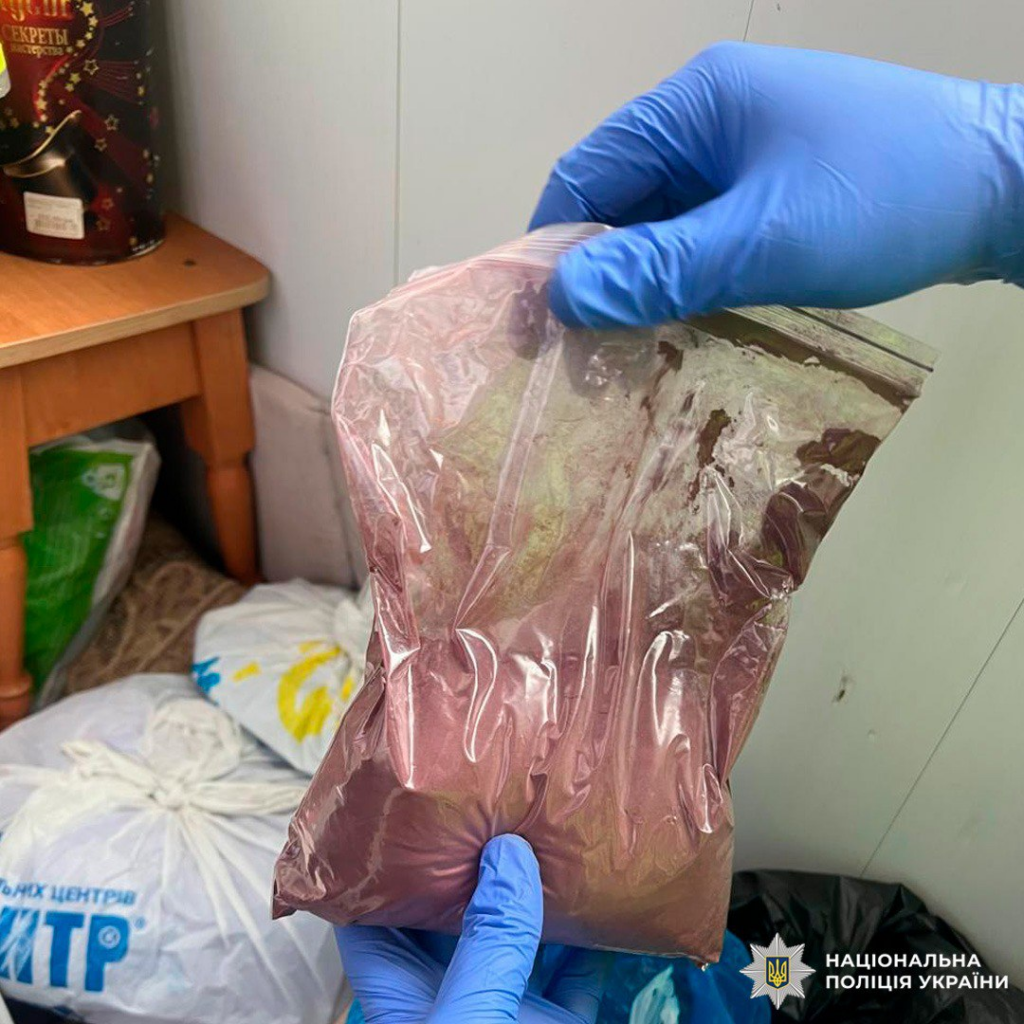 У Харкові викрили ділків, які промишляли виготовленням та збутом наркотиків (фото)