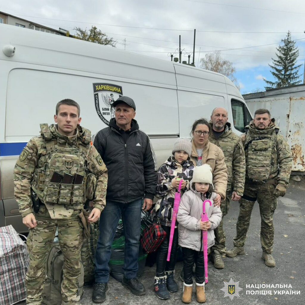 На Харківщині поліцейські евакуювали понад 20 людей (фото)