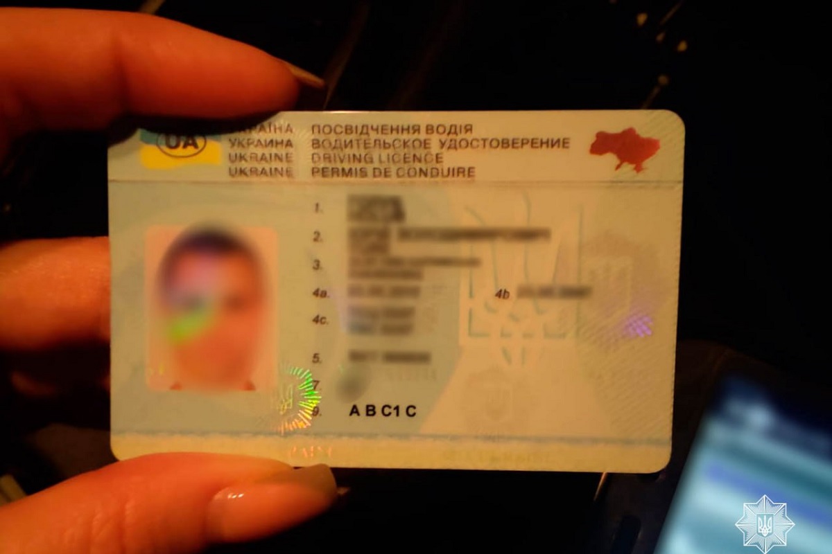 У Харкові під час комендантської години впіймали п'яного водія з фальшивим посвідченням