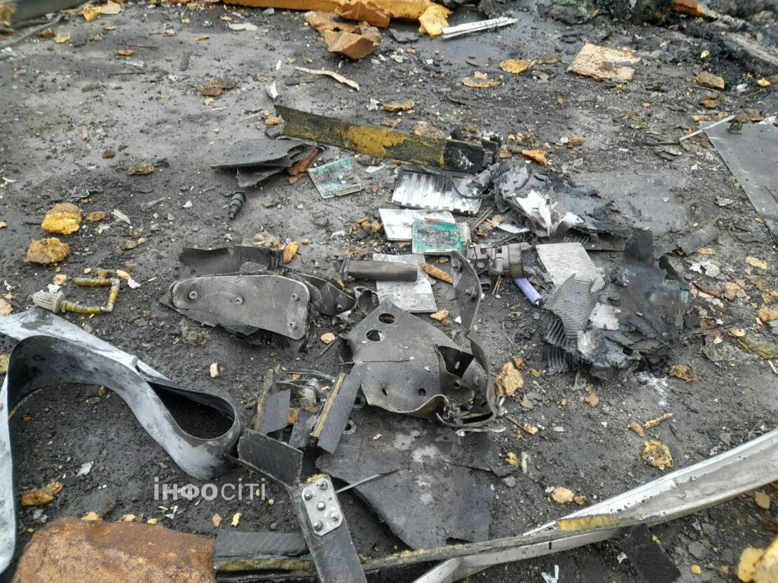 Ворог вдарив безпілотниками по Холодногірському району: як виглядає місце прильотів (фото)