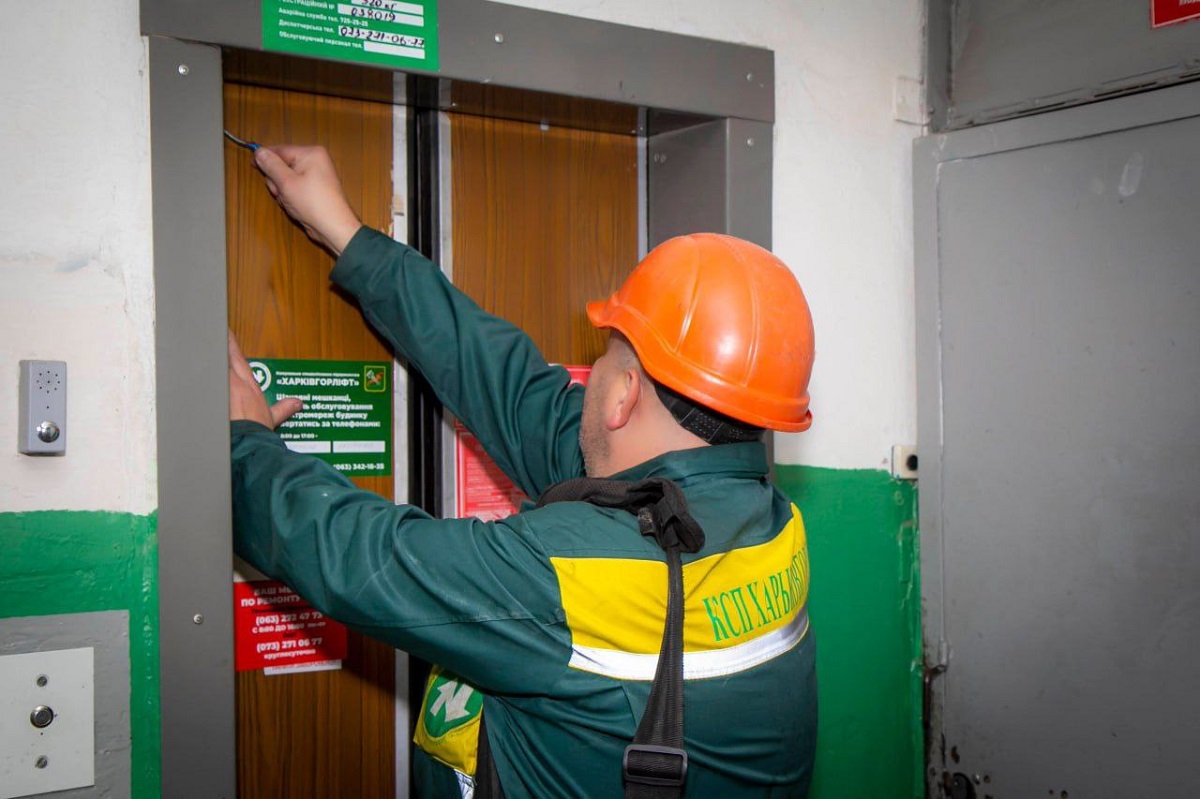 У Харкові через перепади напруги вийшли з ладу понад 100 ліфтів