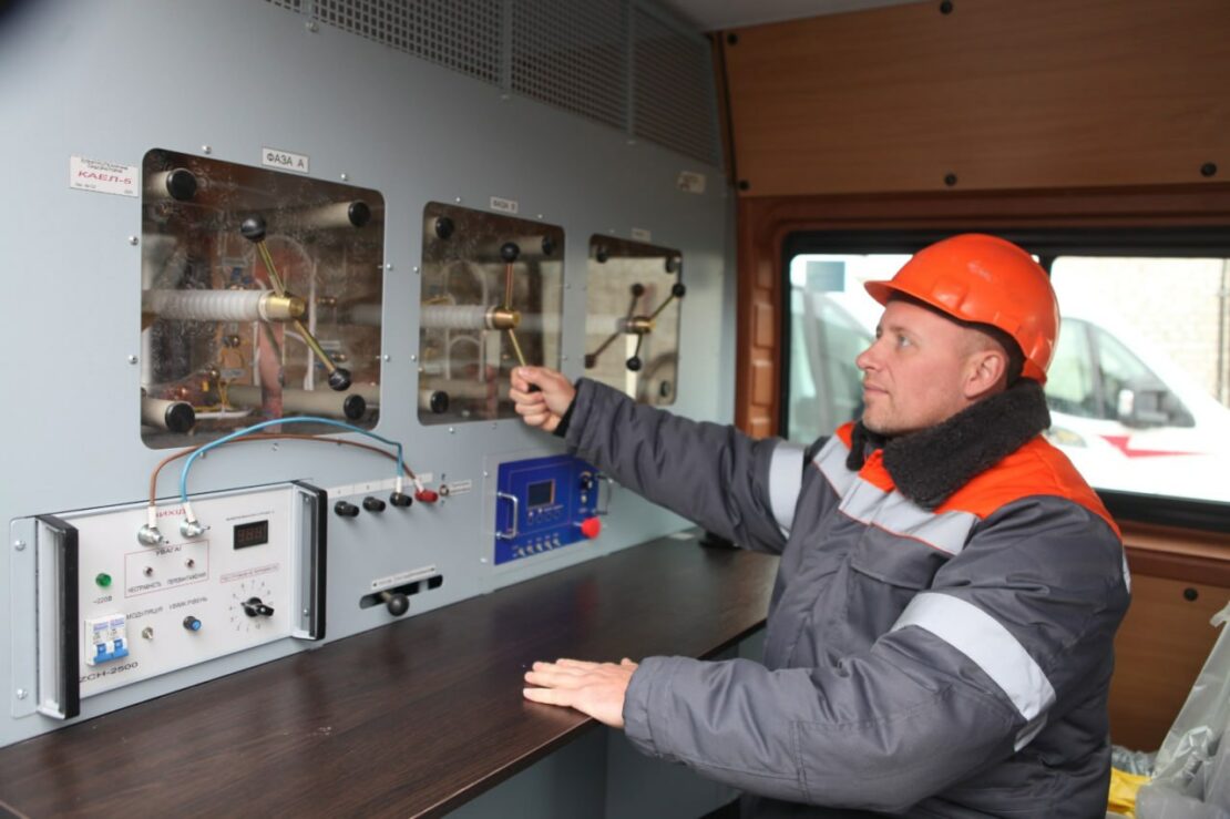 Харківські енергетики отримали сучасні пересувні лабораторії