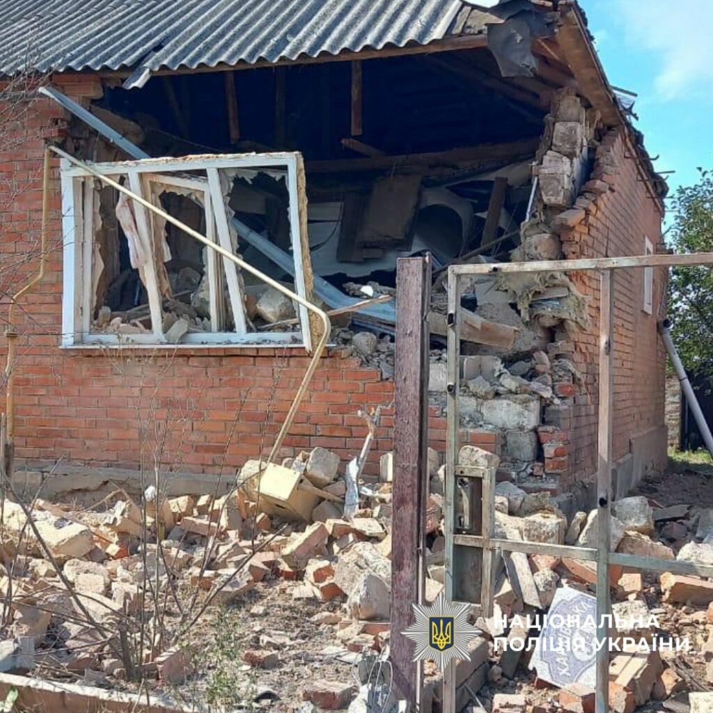 Під вогнем російського агресора опинилася база відпочинку на Харківщині (фото)