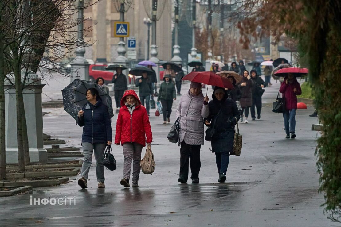 Дощова осінь у Харкові (фото)