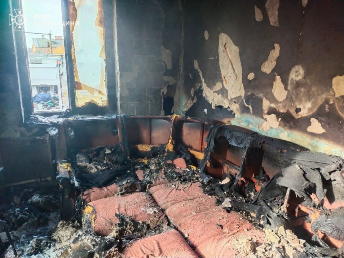У Харкові під час пожежі у будинку врятували чоловіка (фото)