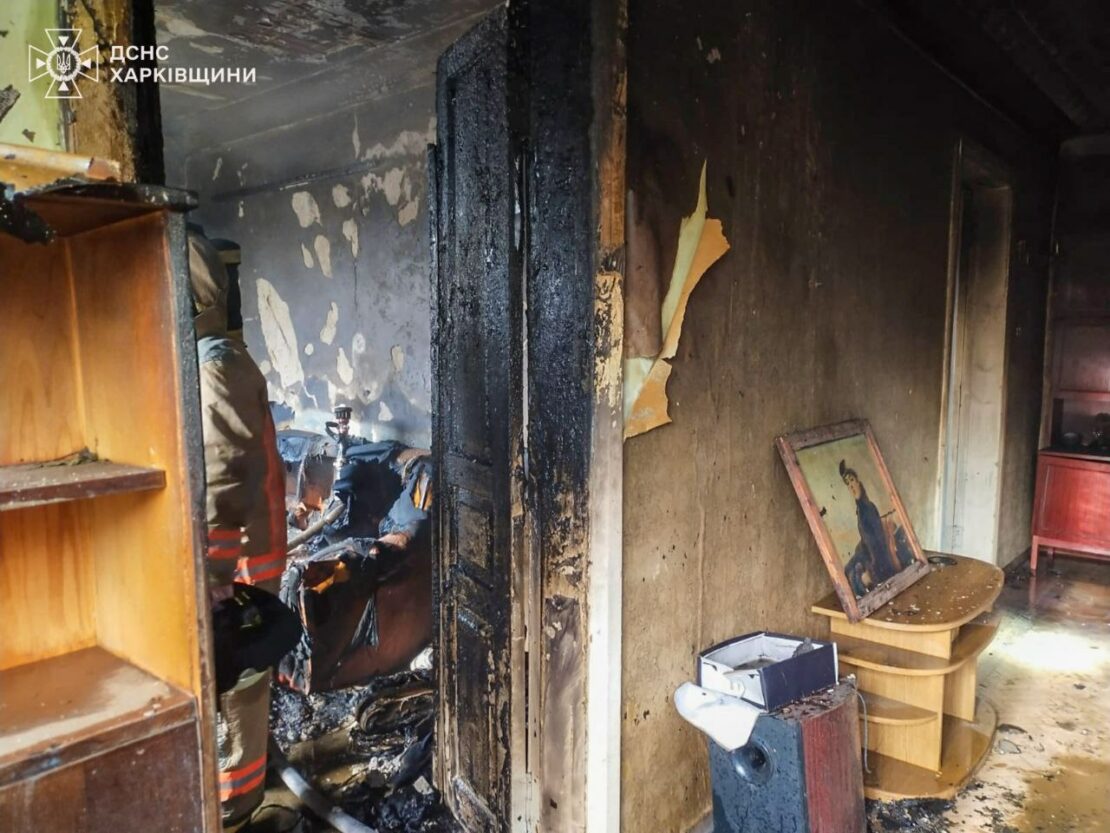 У Харкові під час пожежі у будинку врятували чоловіка (фото)
