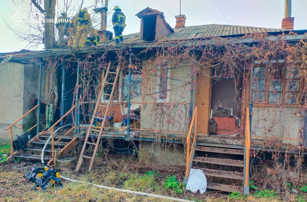 У Харкові під час пожежі у будинку врятували чоловіка (фото)