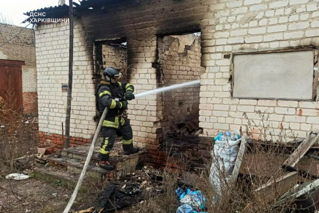 Харківські рятувальники знайшли труп чоловіка на згарищі 