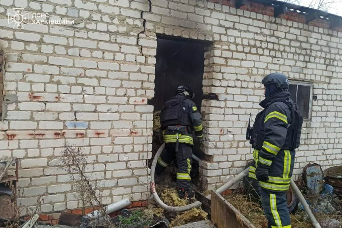 Харківські рятувальники знайшли труп чоловіка на згарищі 
