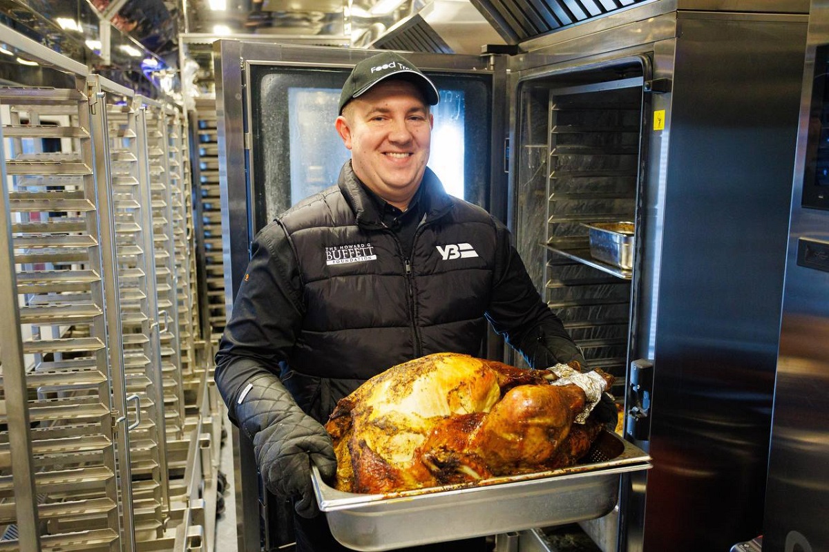 На День подяки кухарі Food Train пригощали жителів Харківщини м'ясом індички