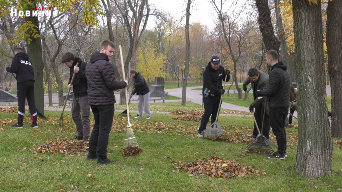 Молодь «Успішного Харкова» вийшла на толоку у Новобаварському районі
