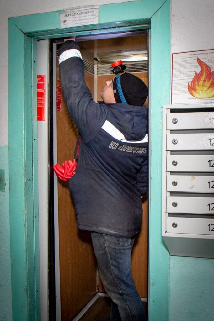 Минулого тижня у Харкові застрягли в ліфтах 225 людей (фото)