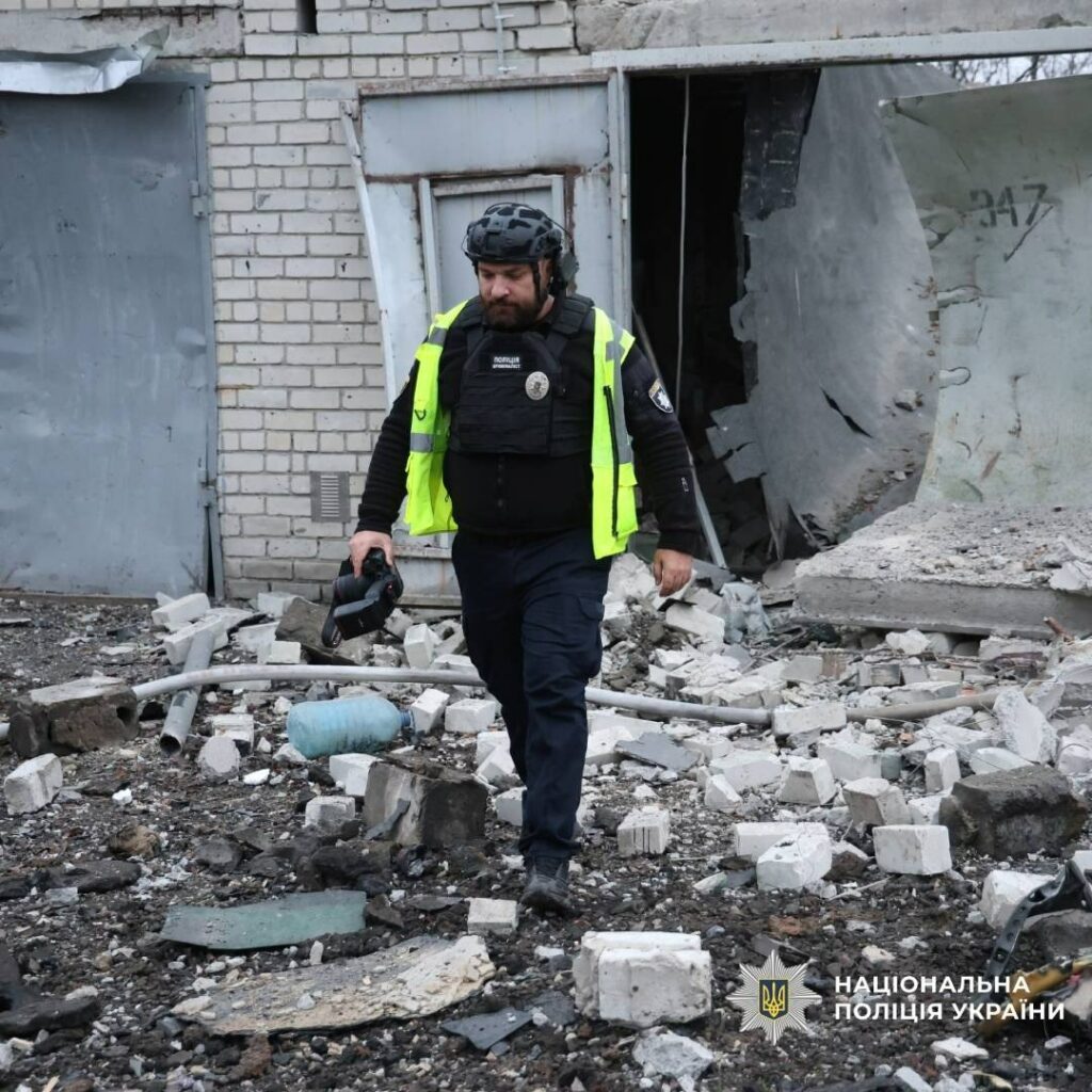 Поліція встановлює обставини вибуху у гаражному кооперативі в Харкові (фото)