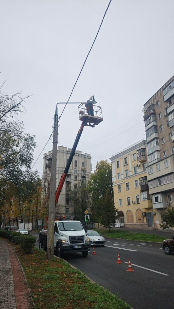 У Харкові впорядковують вуличне освітлення 