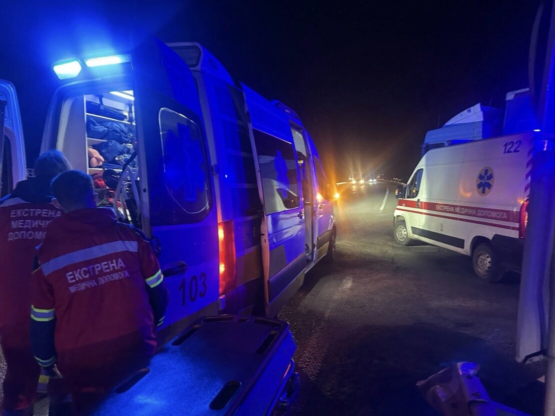 Смертельна ДТП на трасі: харківські медики допомогли постраждалому (фото)