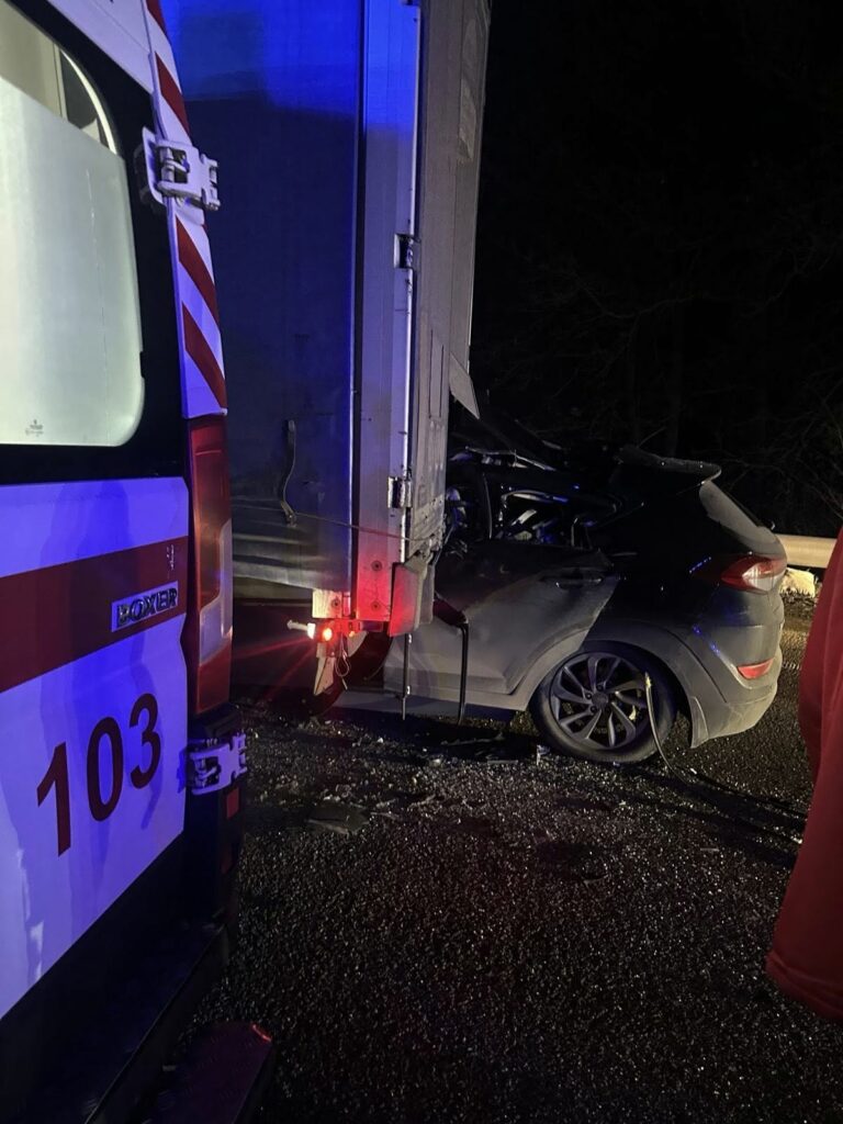 Смертельна ДТП на трасі: харківські медики допомогли постраждалому (фото)