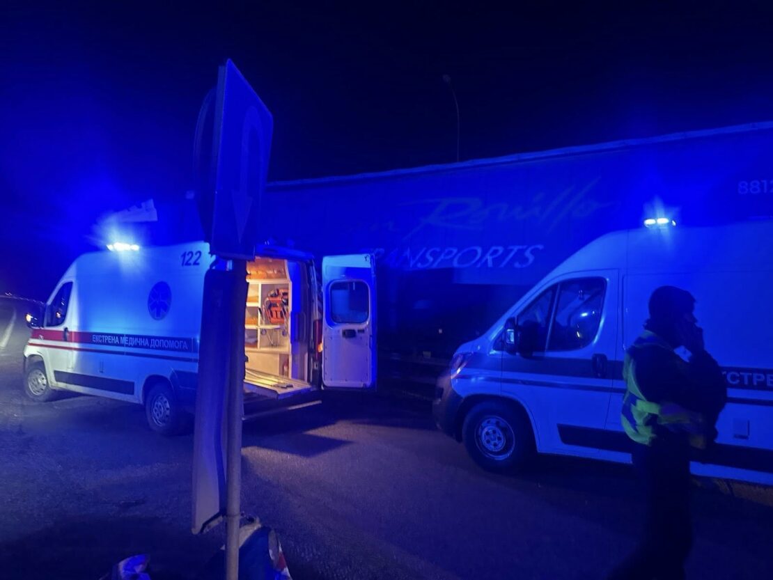 Смертельна ДТП на трасі: харківські медики допомогли постраждалому (фото)