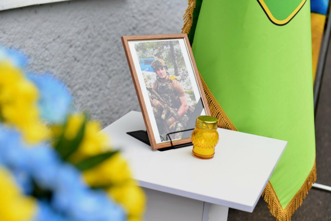 У Харкові відкрили меморіальну дошку загиблому бійцю «Кракена» Ар’яну Гасемі