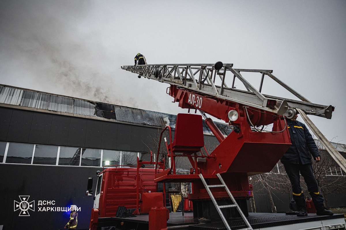 У Харкові загасили пожежу на підприємстві у Слобідському районі