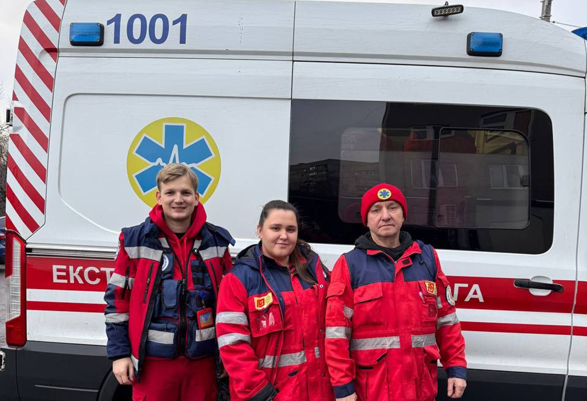 На Харківщині медики "швидкої" врятували двох людей