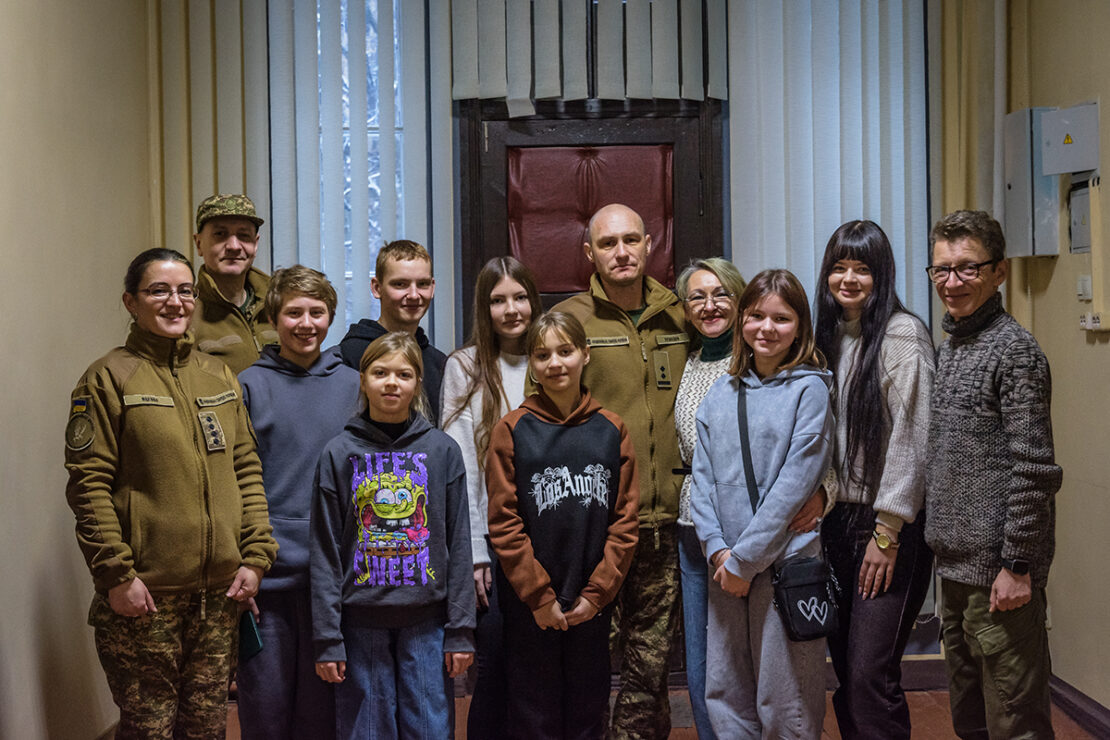 Школярі Чкаловської громади провели аукціон, щоб привітати захисників з Новим роком