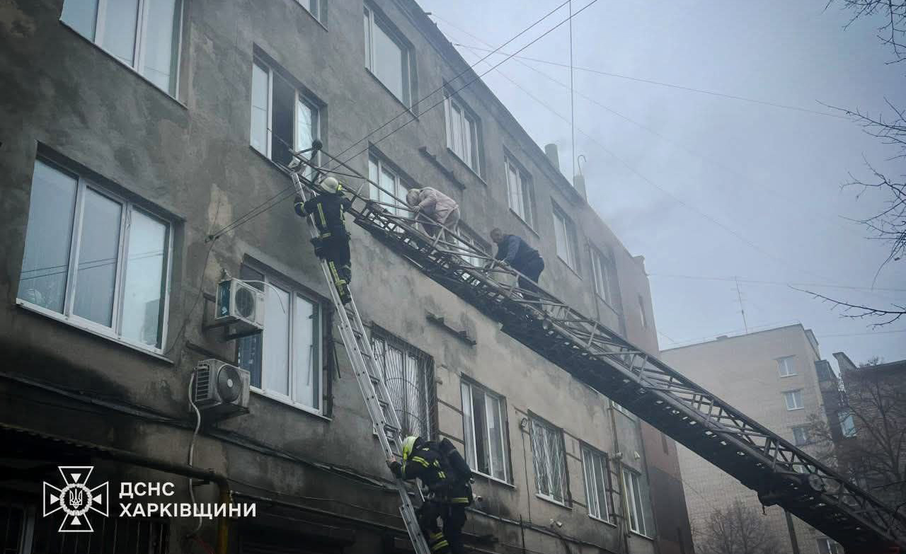 Пожежа на Харківщині: врятовано 15 людей, є постраждала
