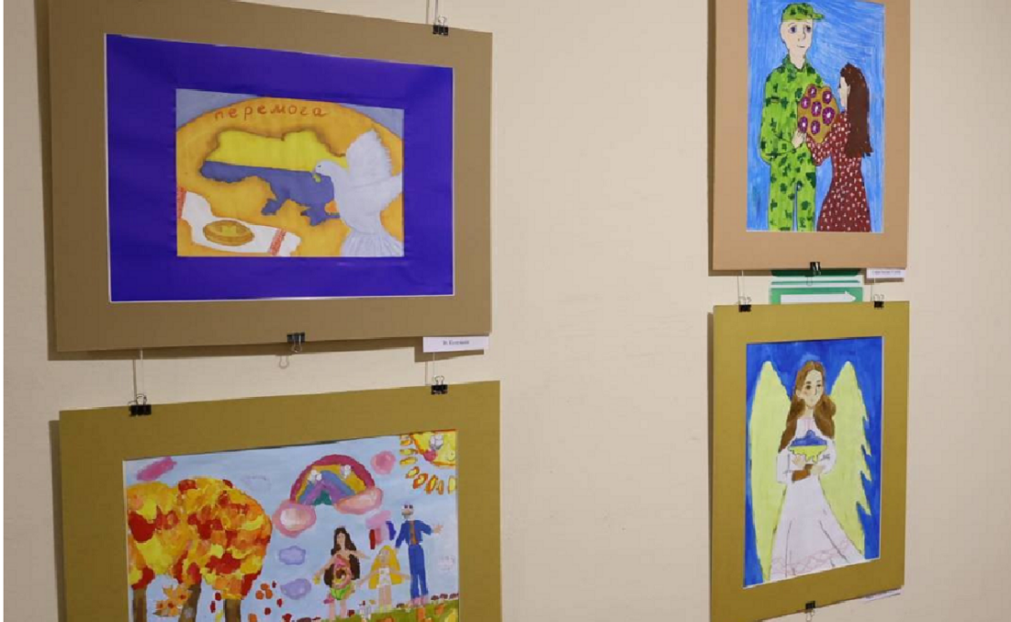 У Харкові відкрили унікальну виставку «Творчість під кулями дітей Харківщини» (фото)