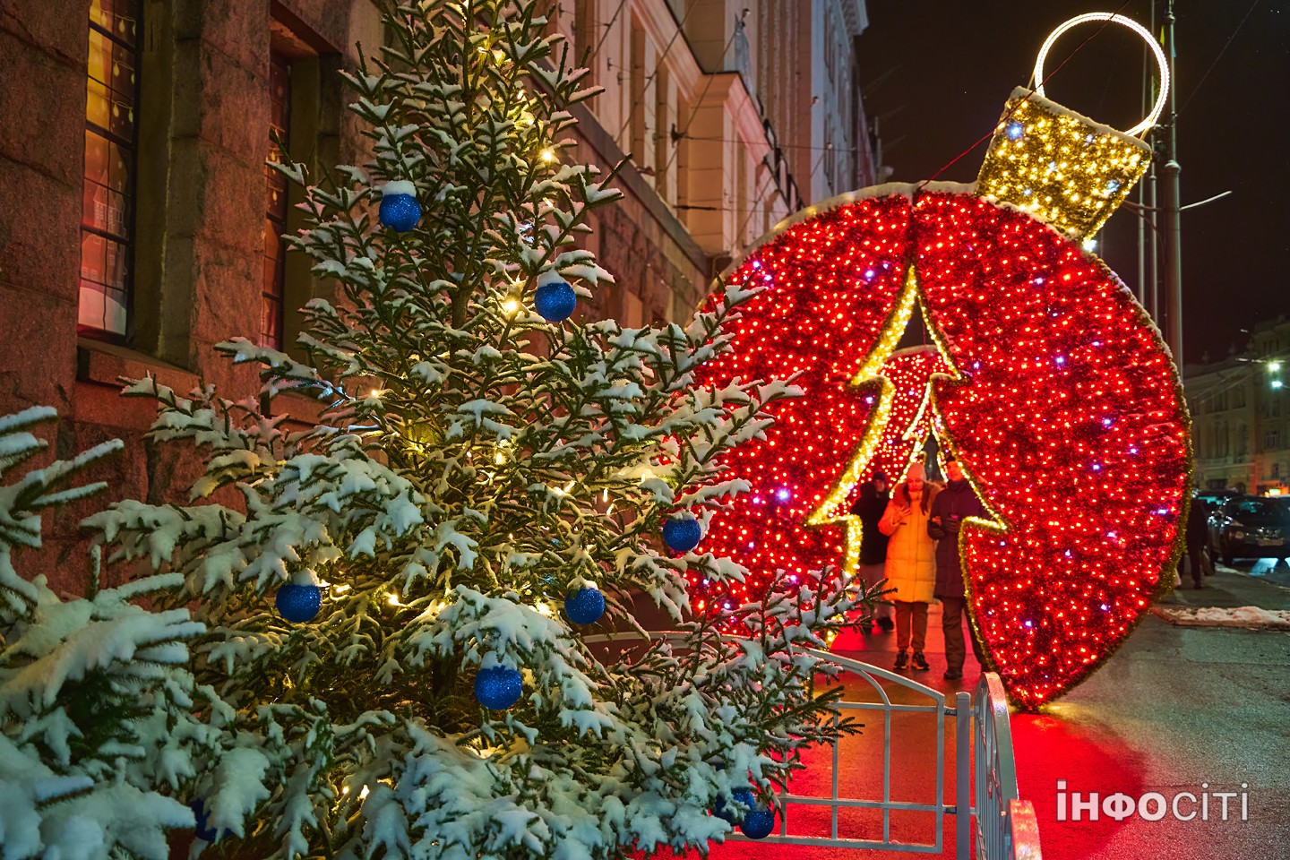 Сніжний вечір у центрі Харкова - фото