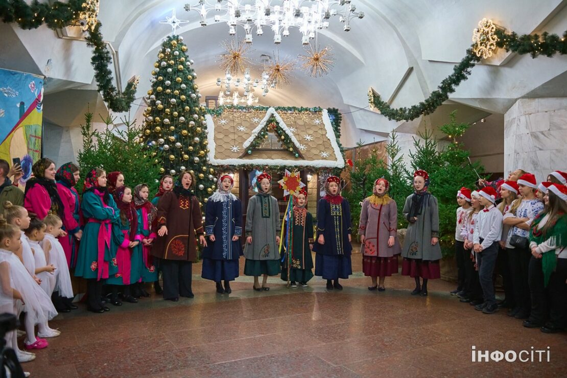 У харківському метро триває "Марафон колядок" (фото)