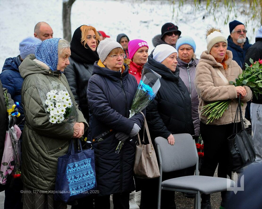 На фасаді Харківської гімназії №148 відкрили меморіальну дошку загиблому захиснику