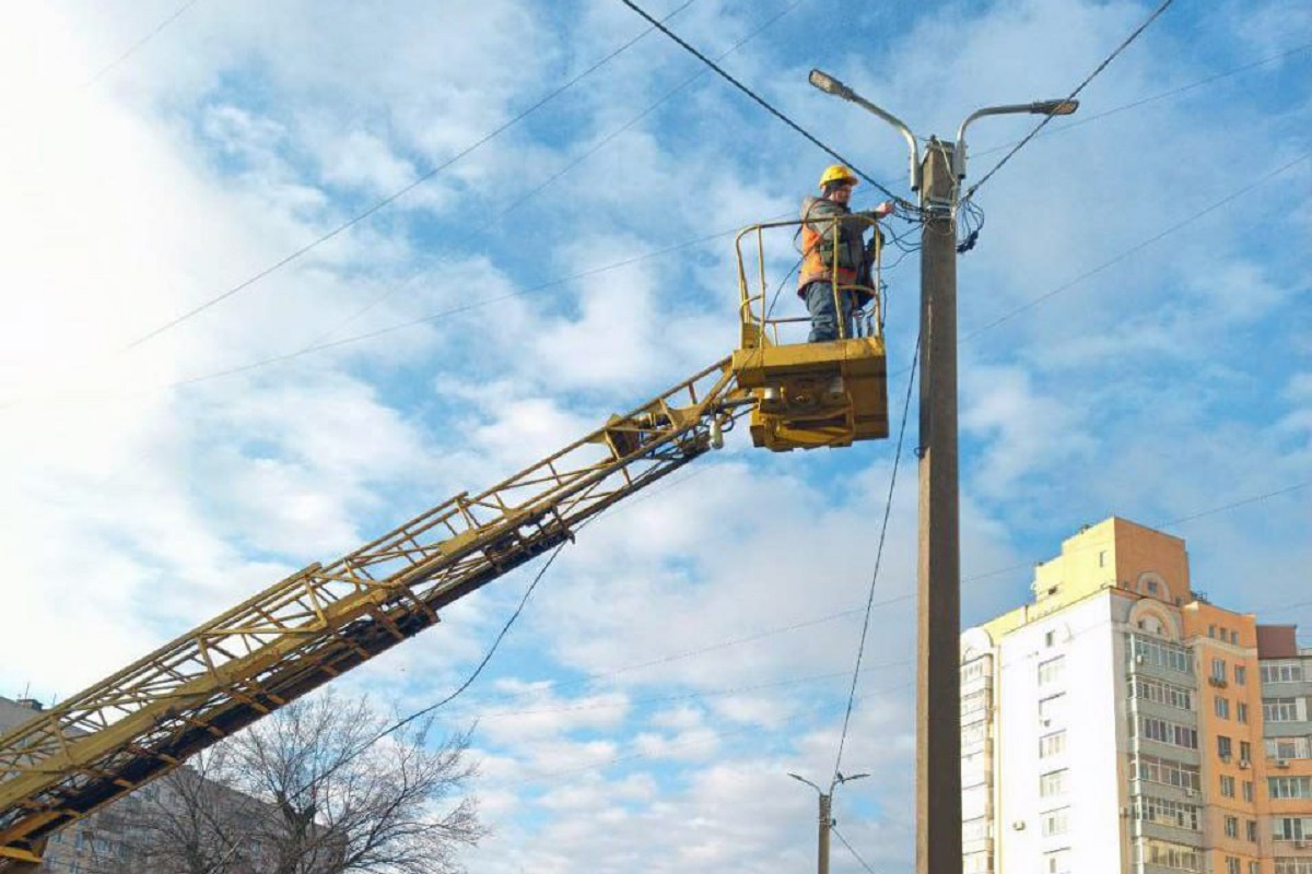 У Харкові впорядковують вуличне освітлення