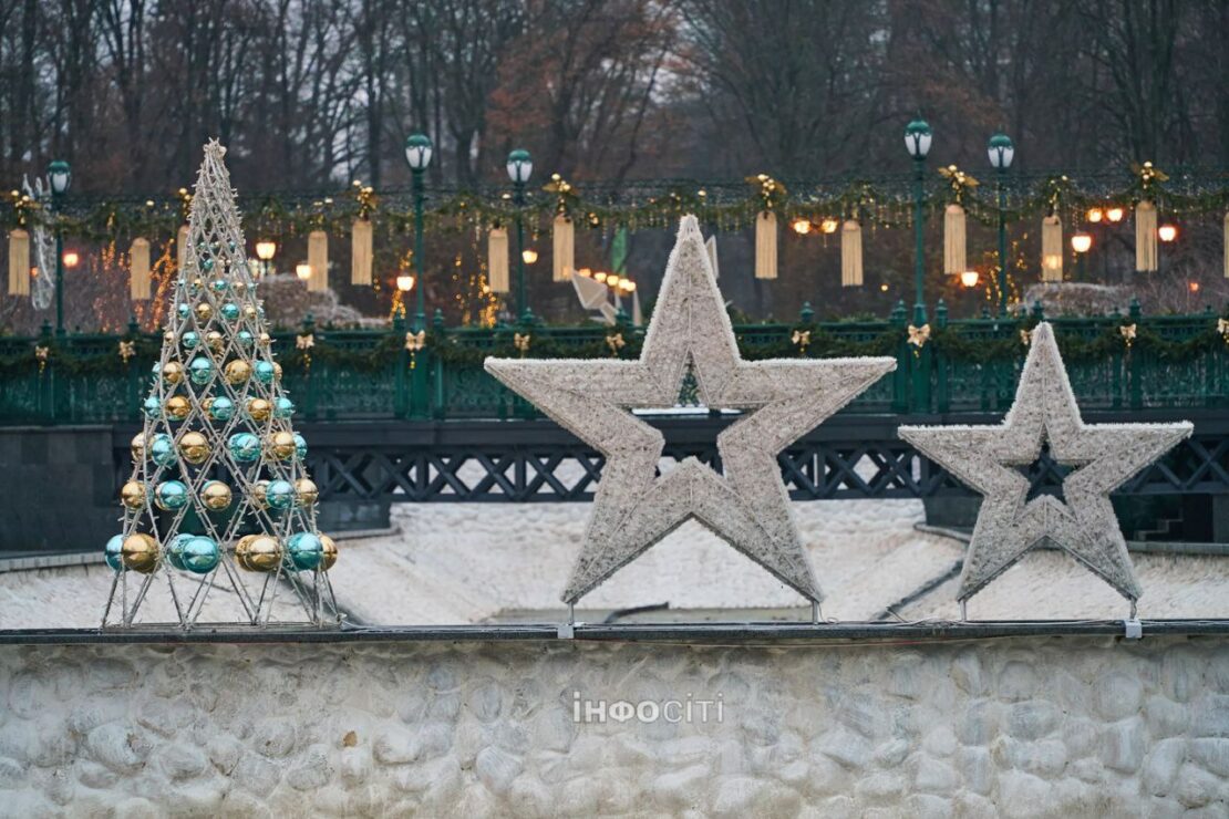 Новорічна казка ожила в саду Шевченка у Харкові (фото)