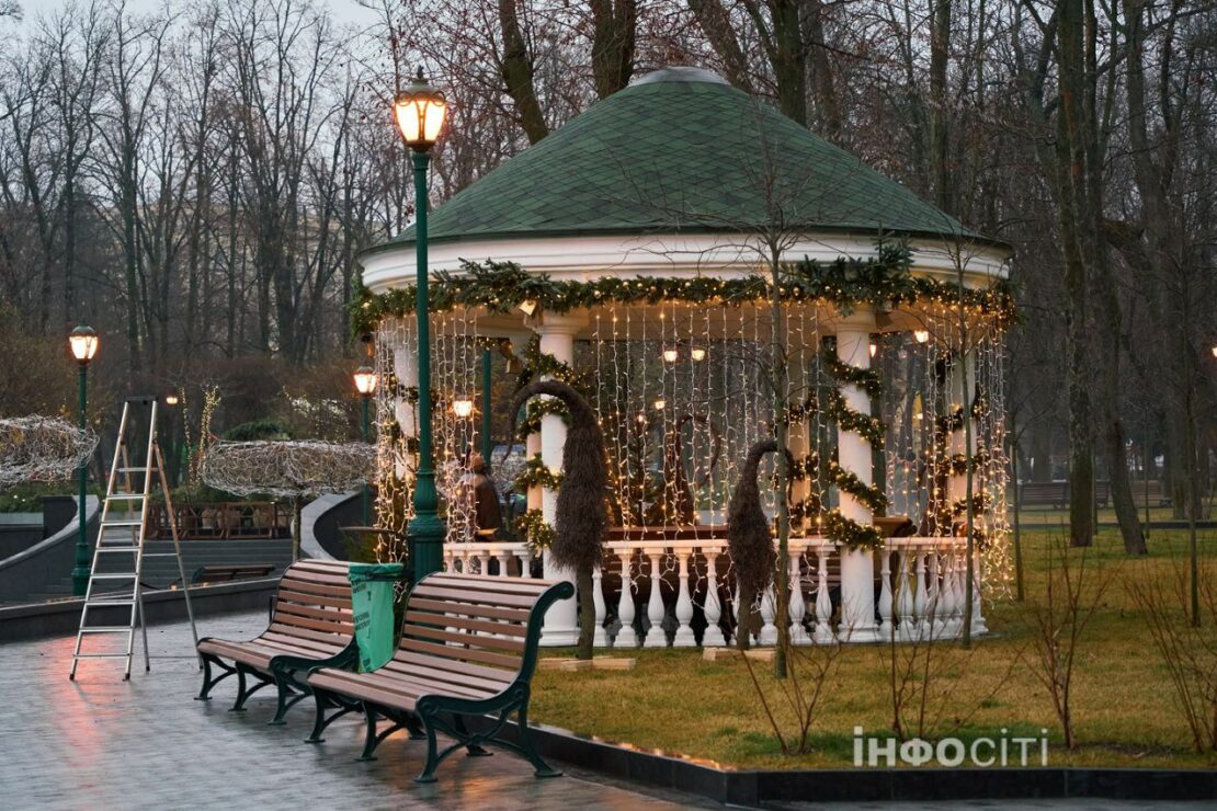 Новорічна казка ожила в саду Шевченка у Харкові (фото)