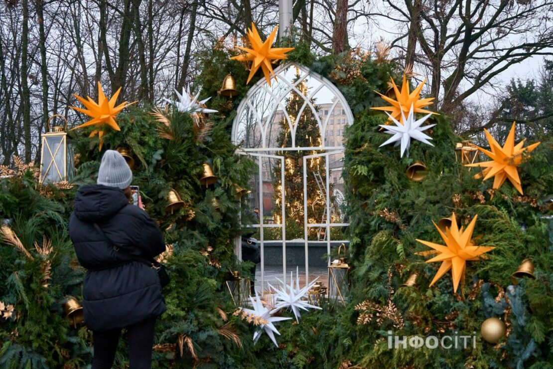 Новорічна казка ожила в саду Шевченка у Харкові (фото)