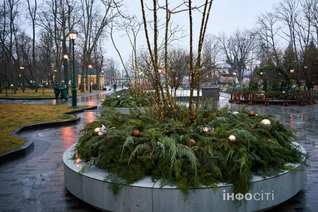 Новорічна казка ожила в саду Шевченка у Харкові (фото)