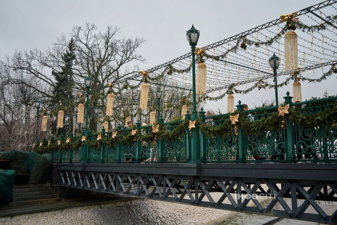 Новорічна казка ожила в саду Шевченка у Харкові (фото)