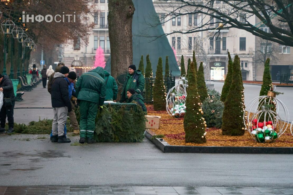 Новорічна казка ожила в саду Шевченка у Харкові (фото)
