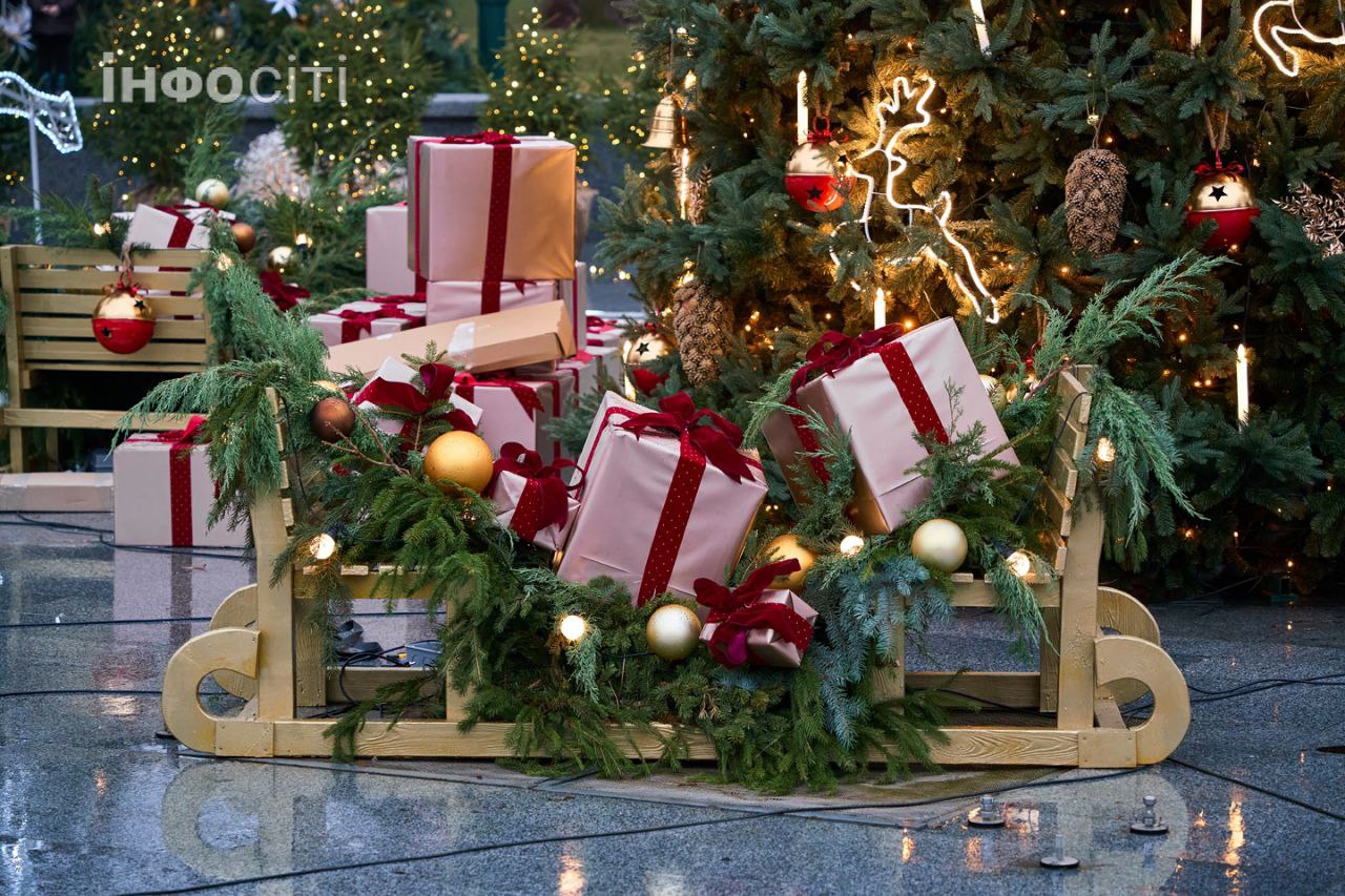 Новорічна казка ожила в саду Шевченка у Харкові (фото)