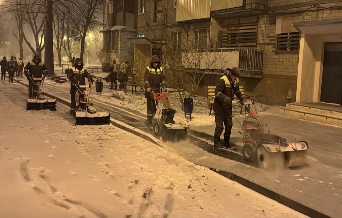 У Харкові комунальні служби усувають наслідки негоди (фото) 