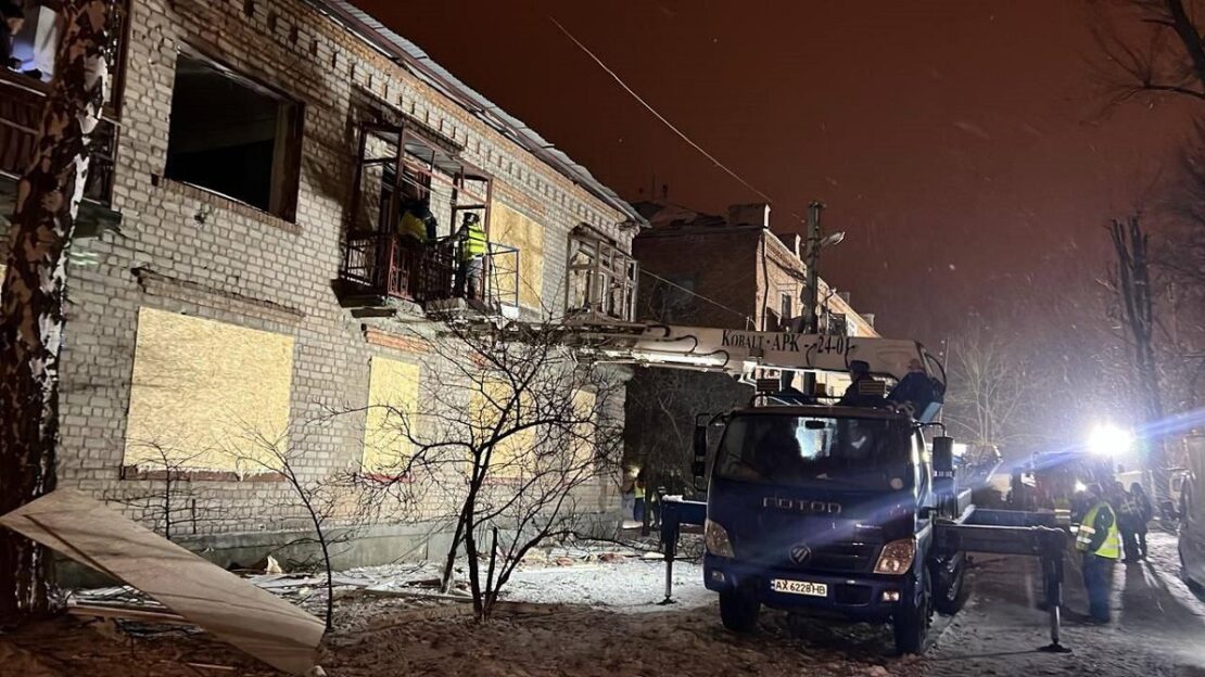 У Харкові триває ліквідація наслідків російського авіаудару 26 грудня